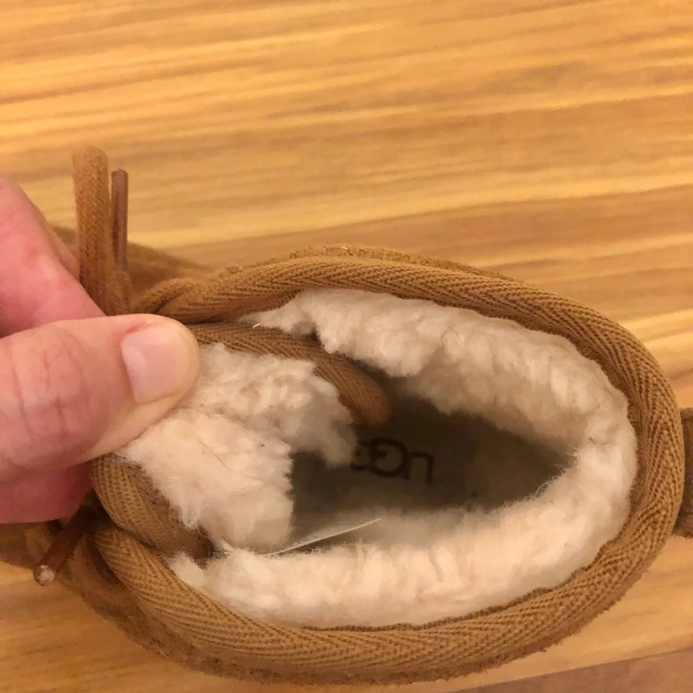 UGG Kids Neumal Chestnut Tan Brown Suede Lace-Up Shearling Boots size 1